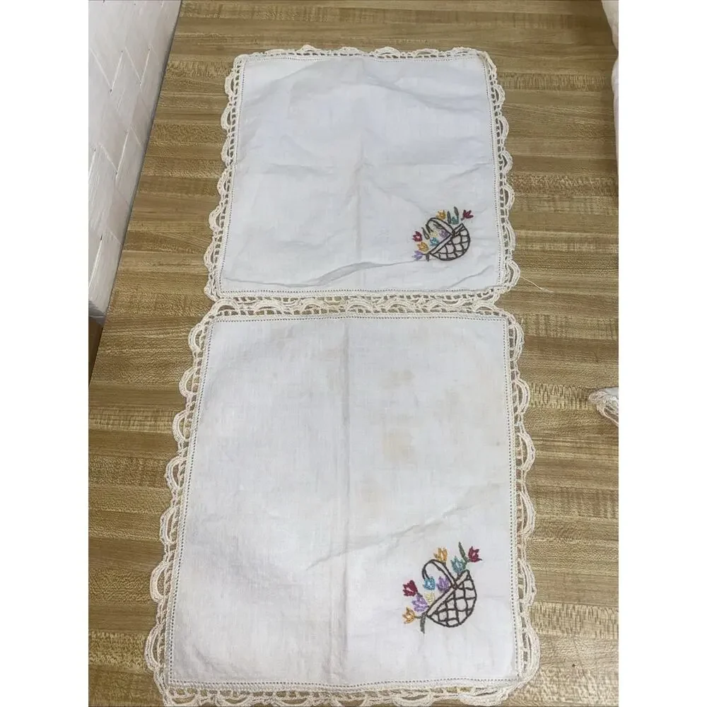 Set Of Hand Embroidered Tablecloth (1) & Napkins (4) Dutch Windmill Crochet Lace